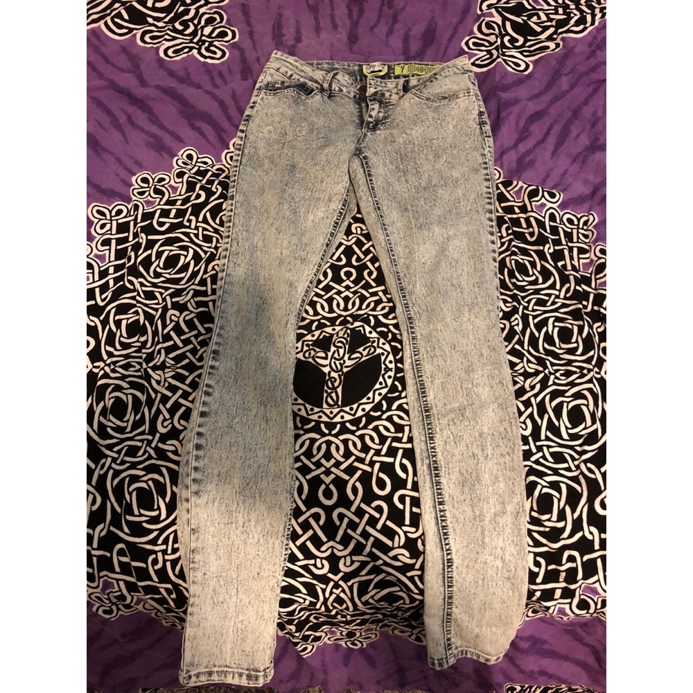 Light wash skinny jeans stretchy